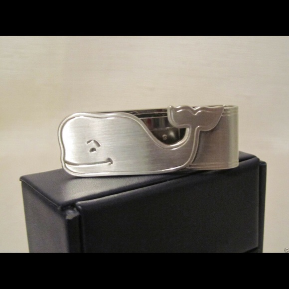 Vineyard Vines Other - Vineyard vines money clip